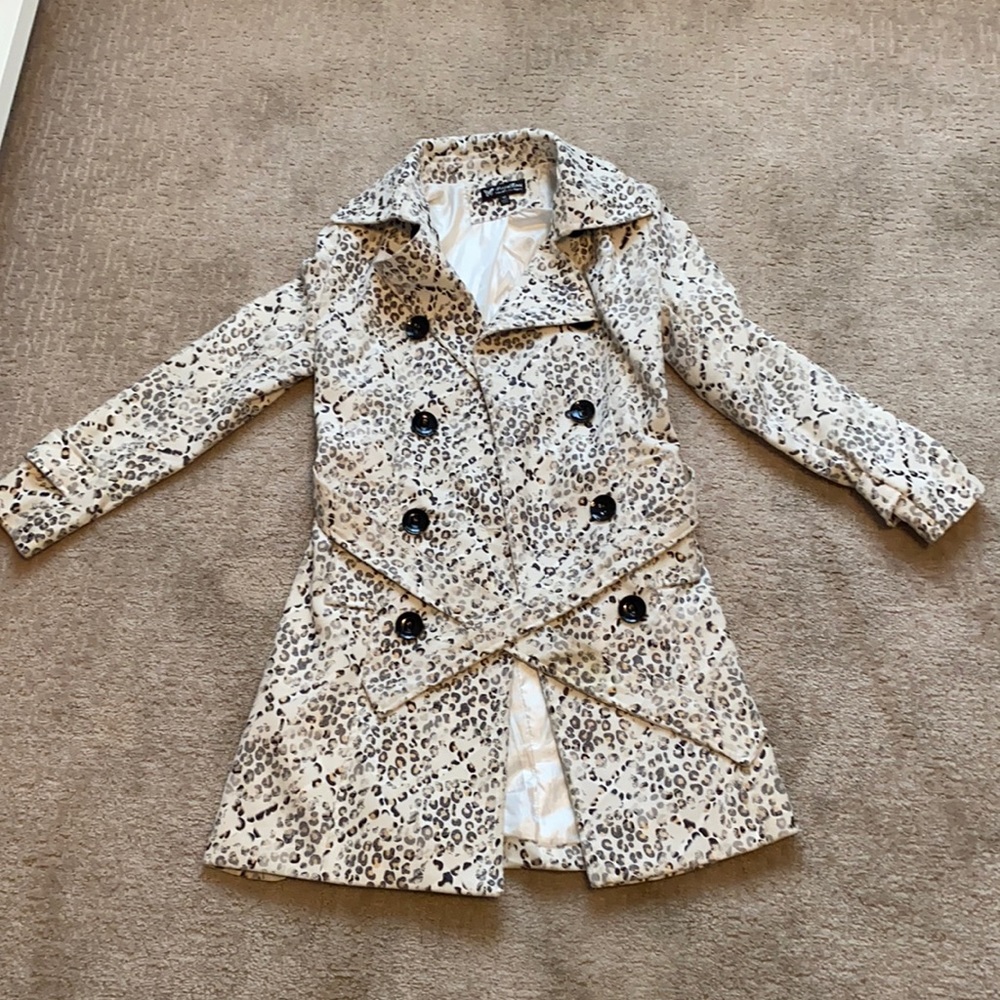 Leopard print jacket with belt
